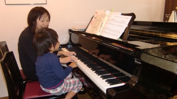 稲城市ピアノ教室「飯島ピアノ・ボイストレーニング教室」